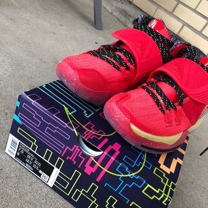 Kyrie multi color/metallic gold sneakers